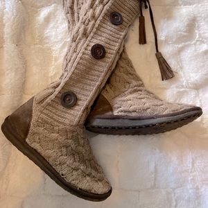 Muk Luks Boat Women Size 7 / Brown// Tan